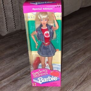 Vintage  Back to School Special Edition Barbie  1995  NIB